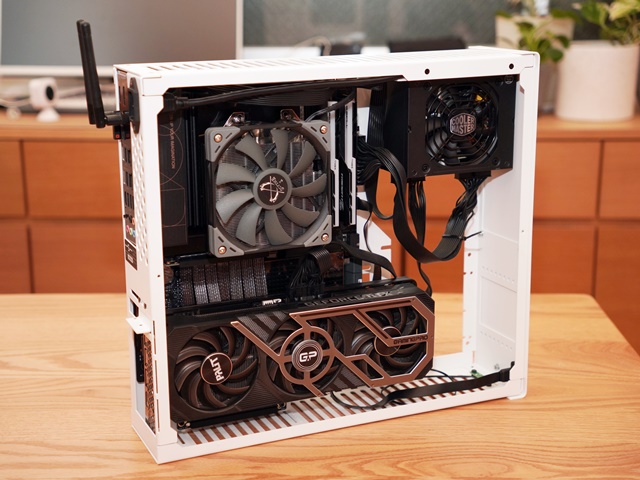 世界で2番目にスリムなPCケースで自作パソコン｜厚み10cmの極薄