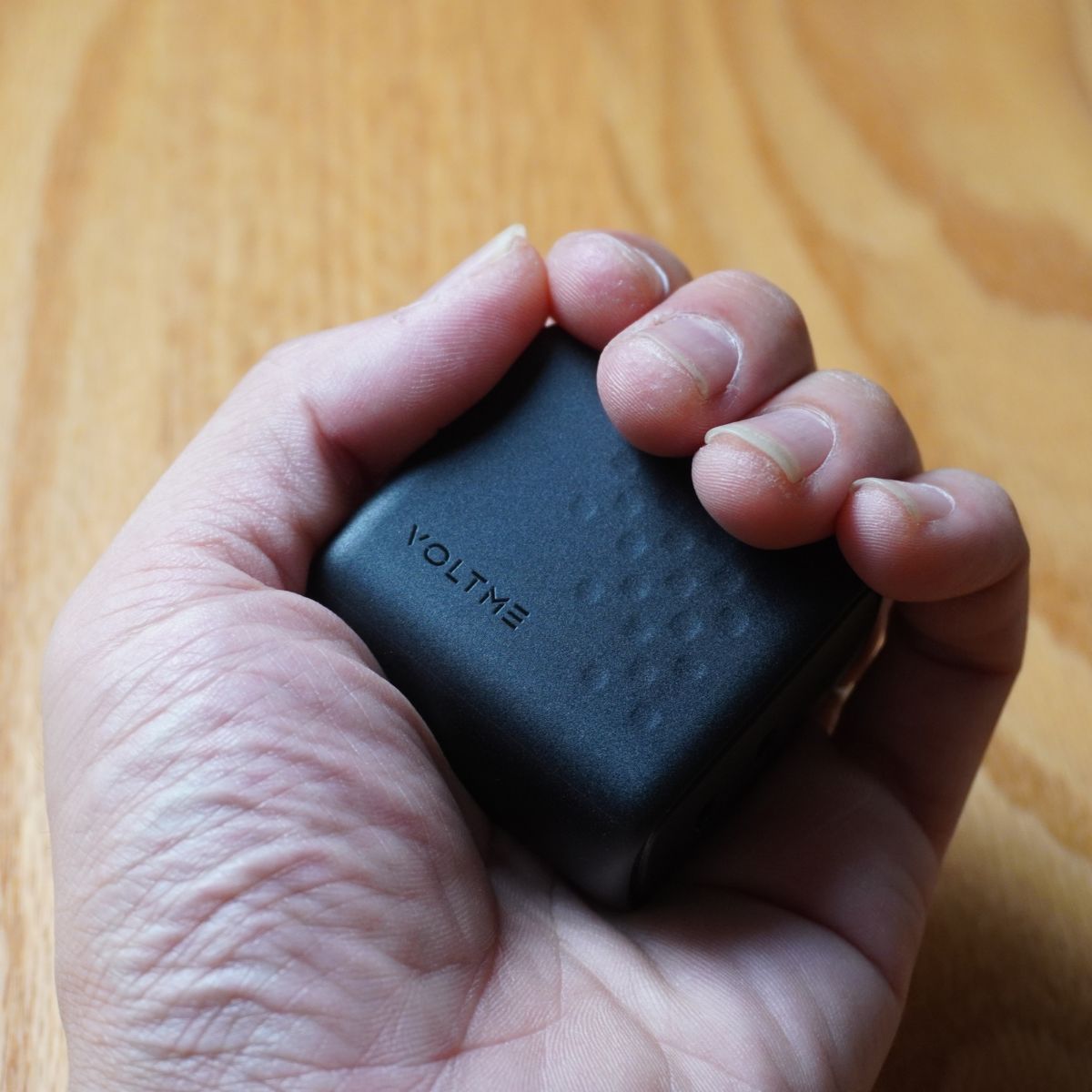 VOLTE Revo 35W Duo レビュー】おしゃれな2ポート軽量コンパクト